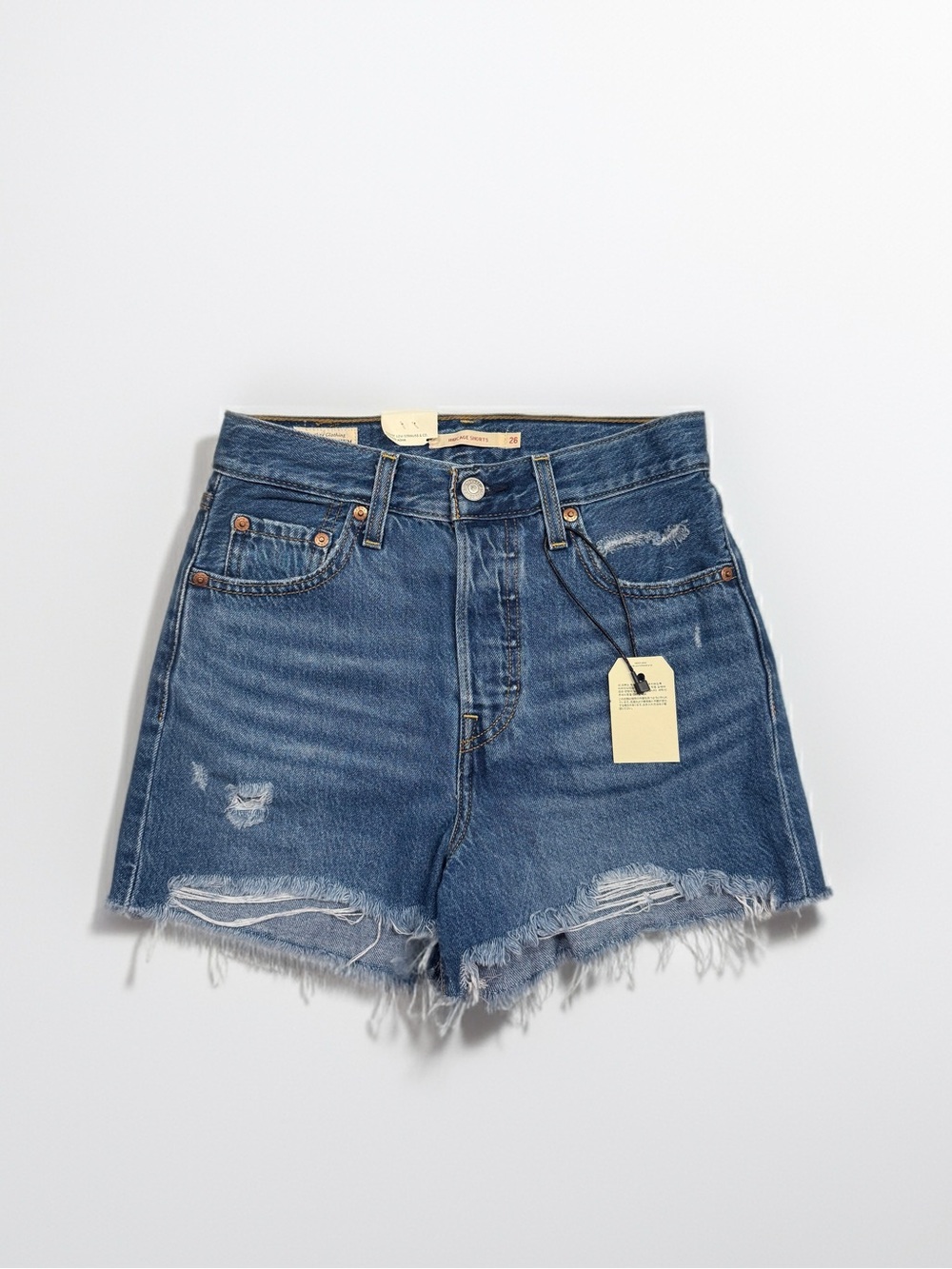 Levi’s Ribcage High Rise Distressed Denim Shorts NWT Size 26